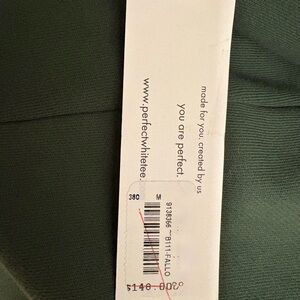 PERFECT WHITE TEE
Green, wide leg, sweat pants